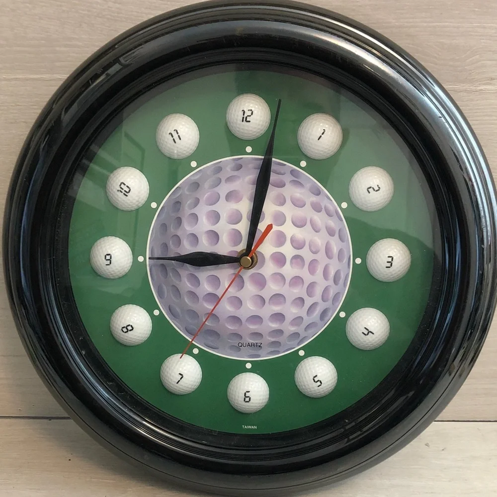 Golf Golfers 12”’ Diameter Plastic Clock  with NEW Battery Office Man Cave Decor